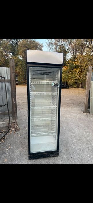 Продам витринный холодильник