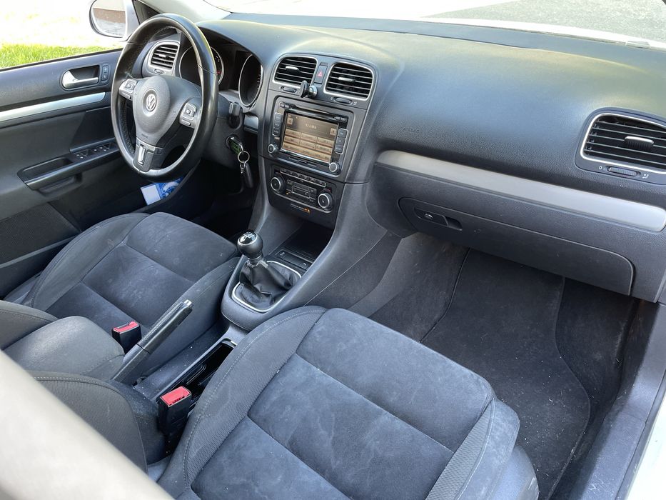 Vw Golf 6 - Motor 1.6 TDI - Navigatie - Xenon - Comenzi Volan - Pilot Automat - Incalzire Scaune - Senzori Parcare