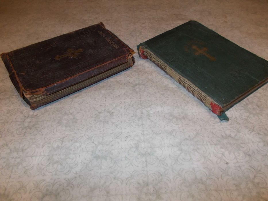 Стари библии  , малки евангелия . ! Над 110 годишни !