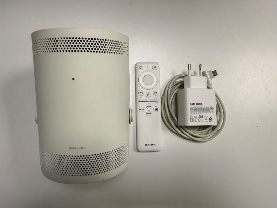 Videoproiector portabil Samsung Freestyle Full HD 1920x1080, WiFi, BT