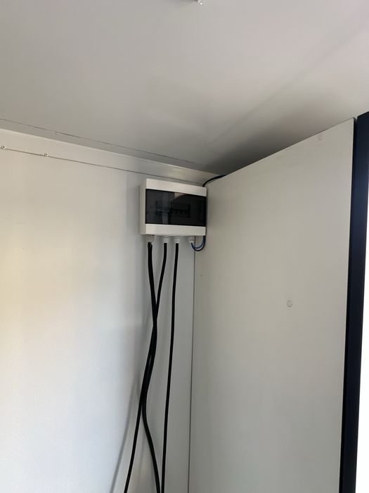 Продавам чисто нова търговска каравана