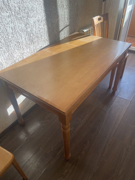 продам стол и 4 стула дерево