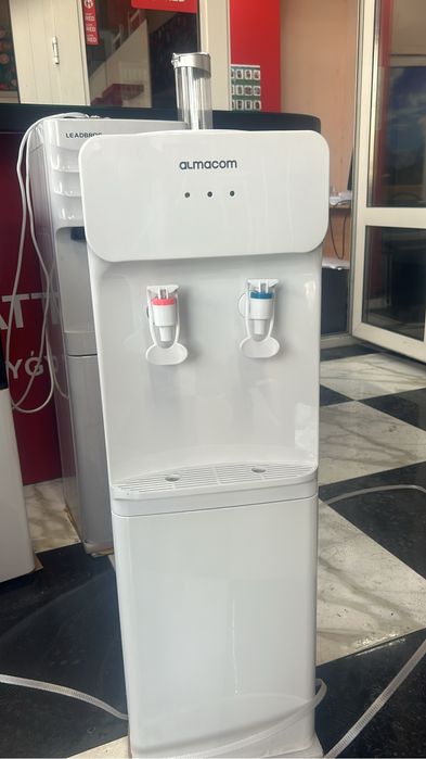 Кулер для воды диспенсер