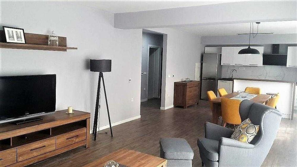 Дава се под наем Двустаен апартамент в Бургас, Изгрев - 56 кв.м за 204 € - Снимка #2