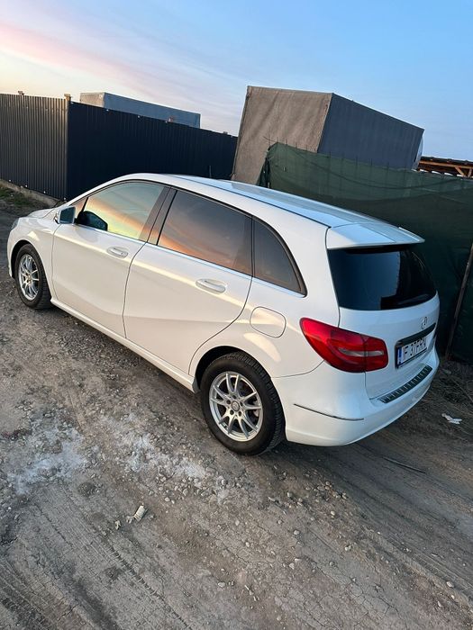 Usa stanga dreapta fata stanga dreapta spate Mercedes B-Class W246 2013 hatchback 1.8Cdi