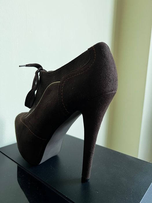 Обувки на платформа и висок ток