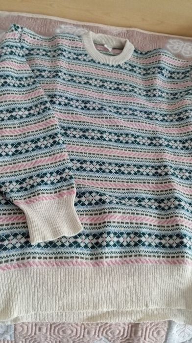 Младежки дамски вълнени блузи.