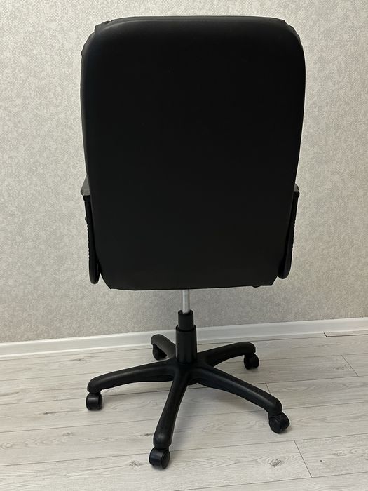 Продаю Офисное кресло Б/У