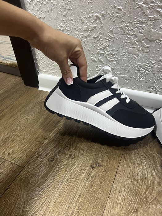 Продам кроссовки 39-40