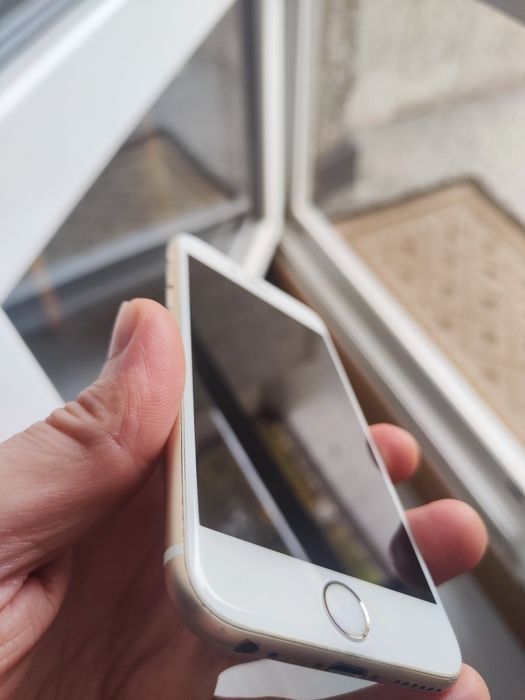 Продавам iPhone 6S
