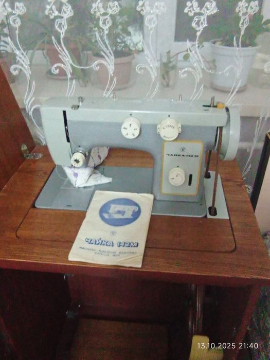 Продам швейную машину "Чайка".