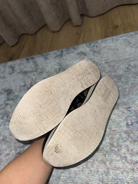 Adidași Dama Guess marimea 39