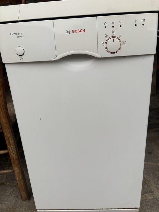 Продавам съдомиялна машина  Bosh