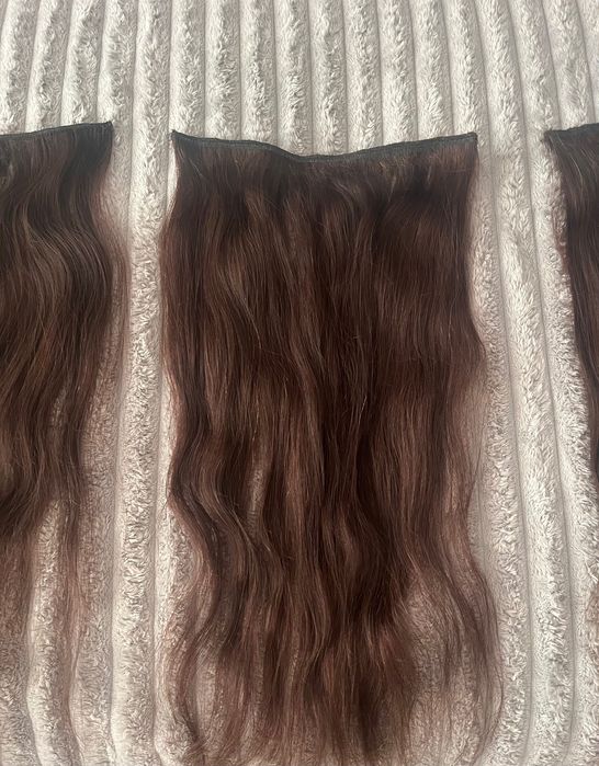 Екстеншъни от естествена коса на треса .