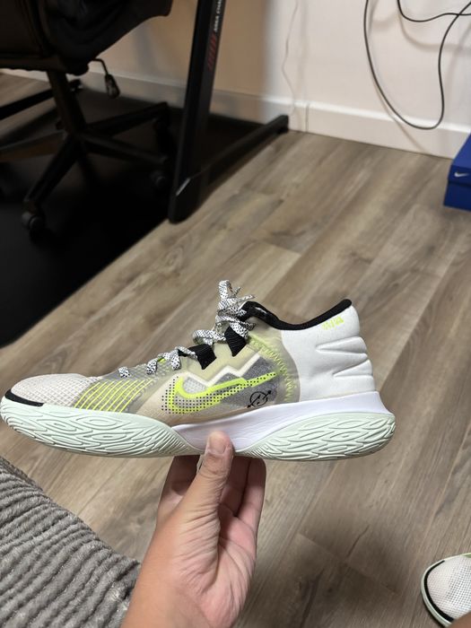Nike Kyrie Flytrap