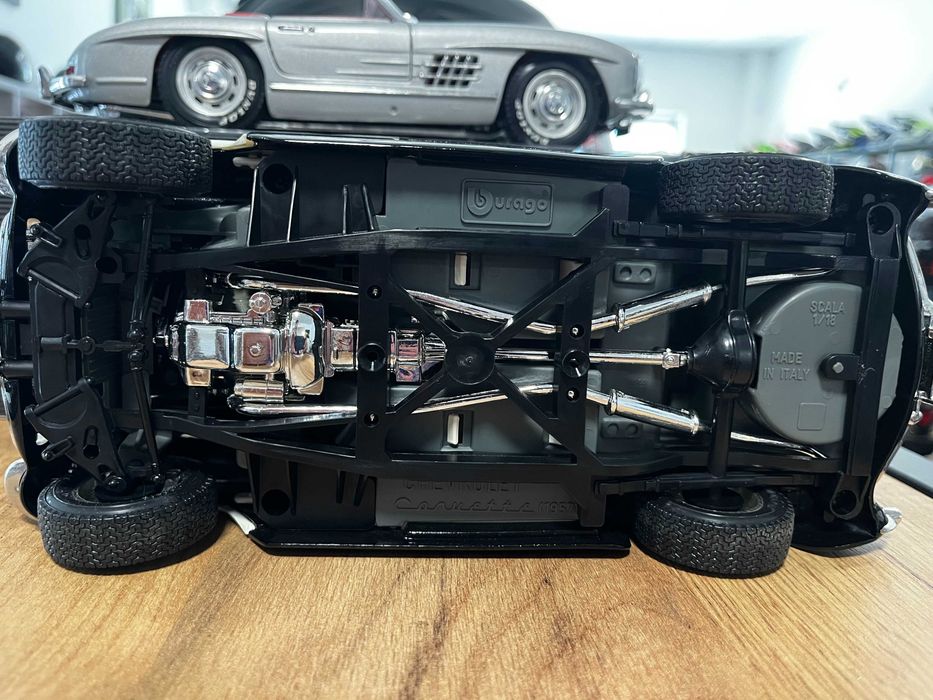Метална колекционерски модел BBURAGO CHEVROLET CORVETTE 1957 1:18