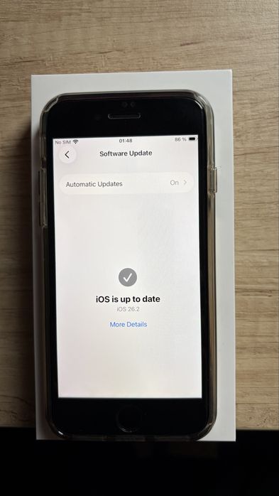 iPhone SE 2020 64GB - цвят Бял, с протектор и калъф - като нов