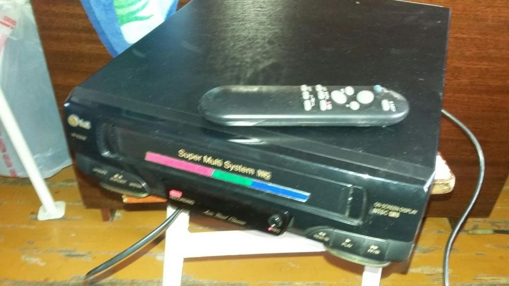 Продам видеомагнитофон LG