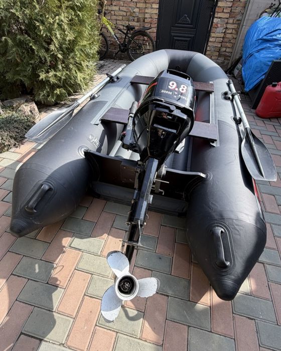 Лодка надувная 9,9 сил