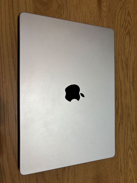 MacBook Pro 14” model A2779 QWERTY 14.2. M2 Pro 32GB 1TB SSD