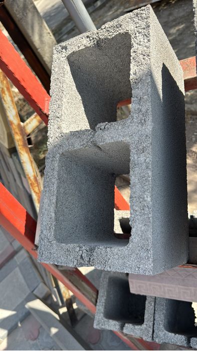 Сплитерный блок стеноаой заборный