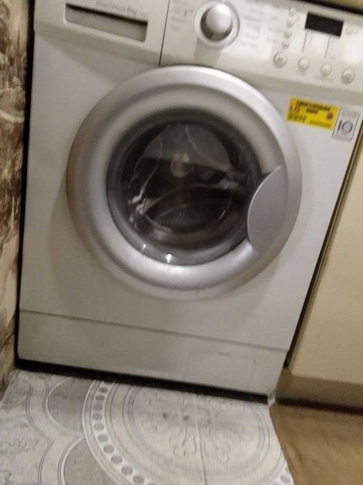 продается стиральная машина б/у LG, на 6 кг, в идеальном состоянии