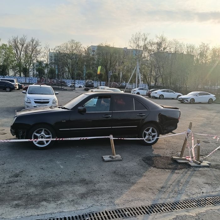 Мерседес Бенс 210