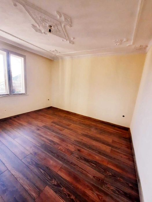 Уютна, триетажна къща от собственик с 4.5 декара двор на 50км от Варна