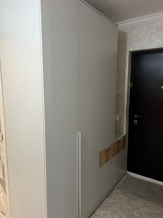 Продам шкаф в прихожую