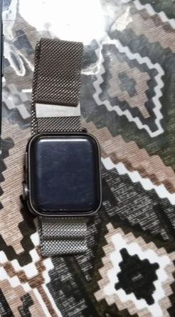 Продам apple watch se 40 mm оригинал