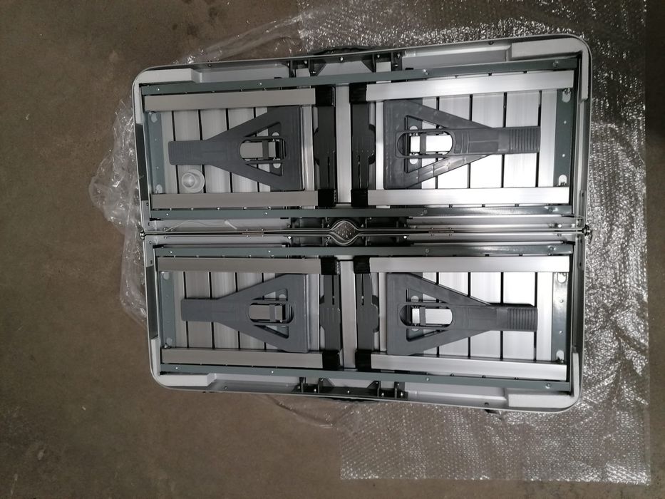 Сгъваема маса за къмпинг с 4 стола