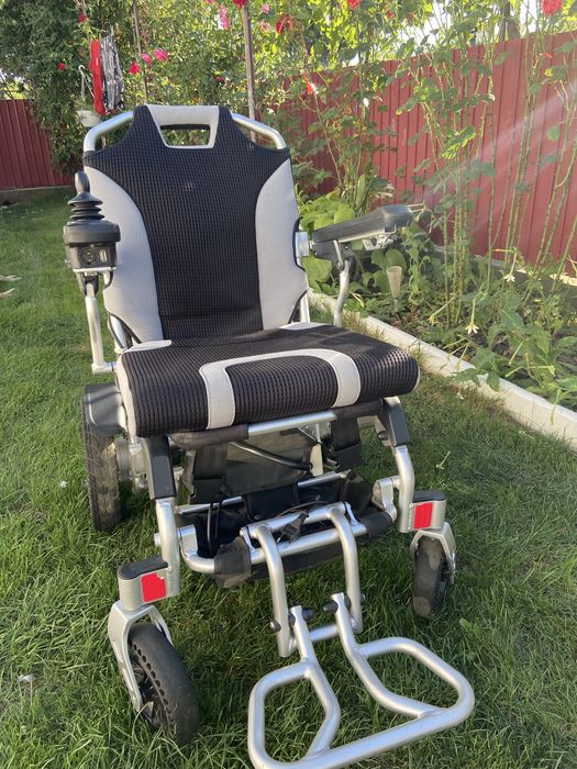 Vand scaun electric pliabil luat acum un an de zile