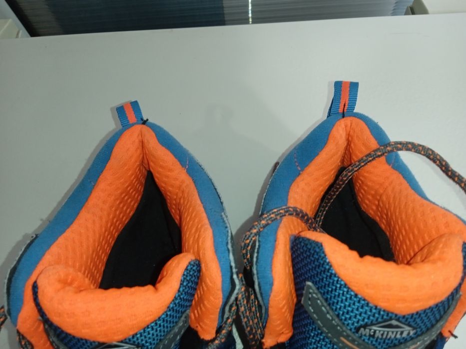 Яки маратонки, цветни, здрави, топли.