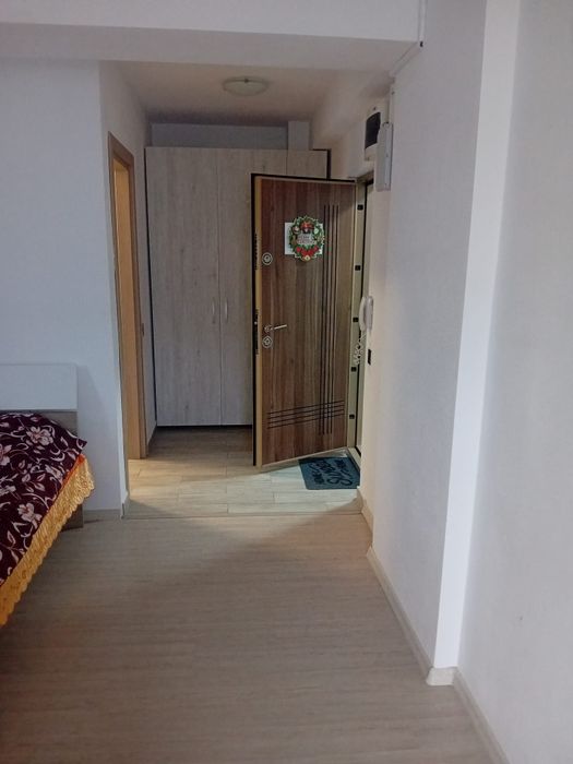 Închiriez garsoniera