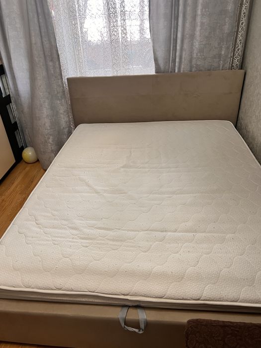 Кровать спальная