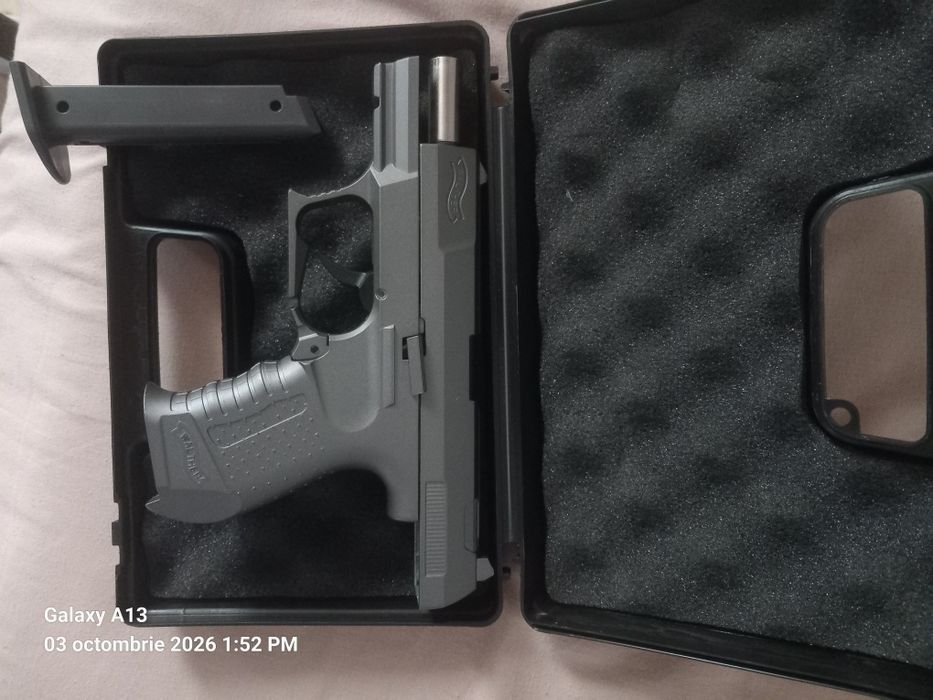 Pistol  Walther P99,  metal.