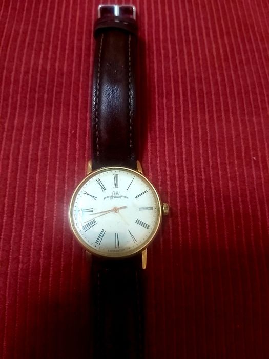 Продоется часы в одном лотом