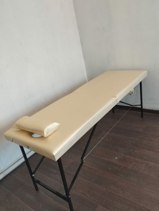 Кушетка с разрезом лица,для массажа