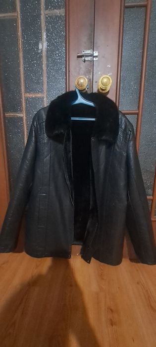 Кожаный куртка продам