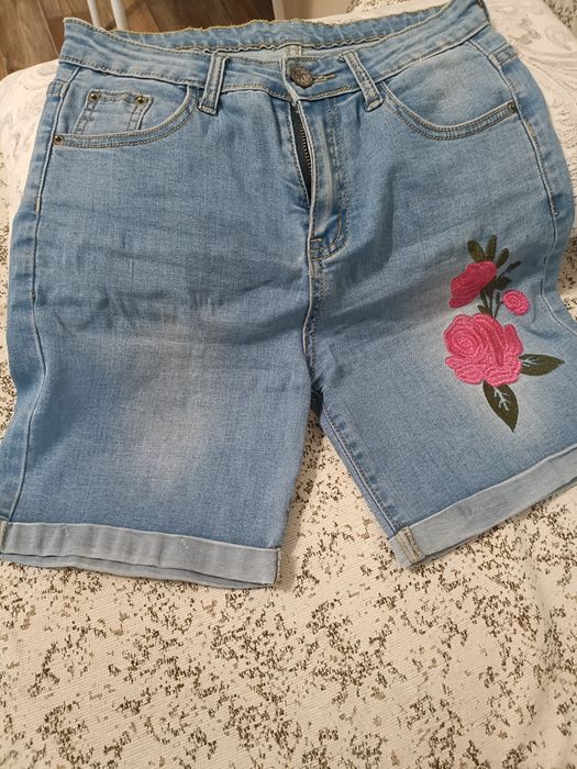 Продам шорты джинсовые