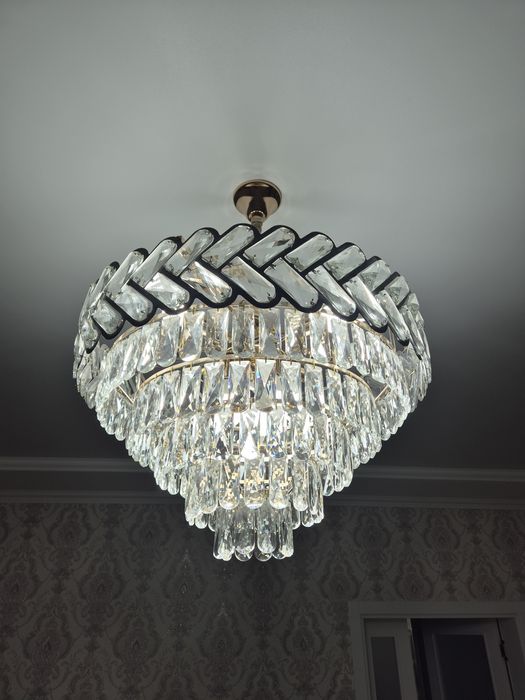 Люстра,отдадим с лампочками