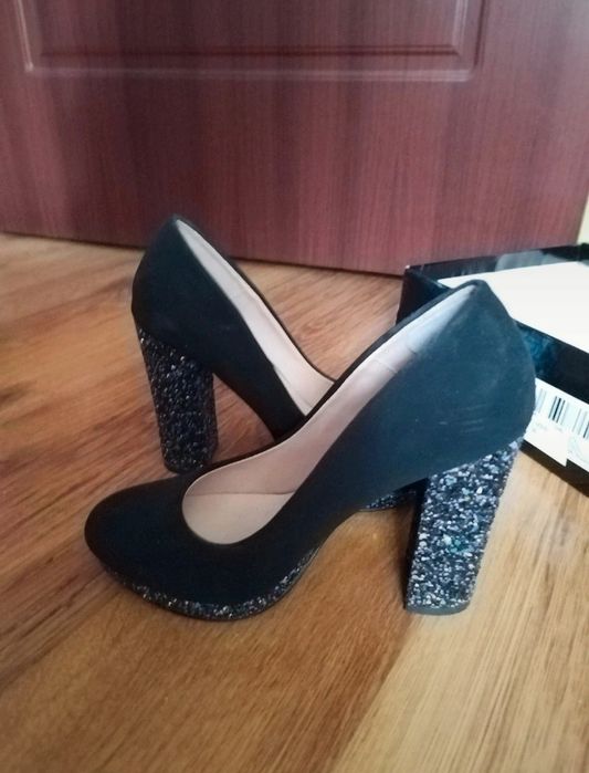 Pantofi cu toc mărimea 36