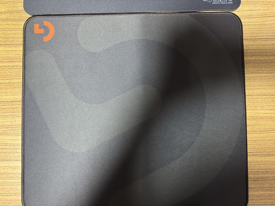 Продам игровой коврик Logitech и Artisan