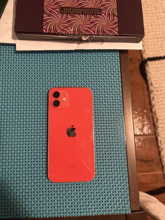 vand iphone 12 rosu ca nou