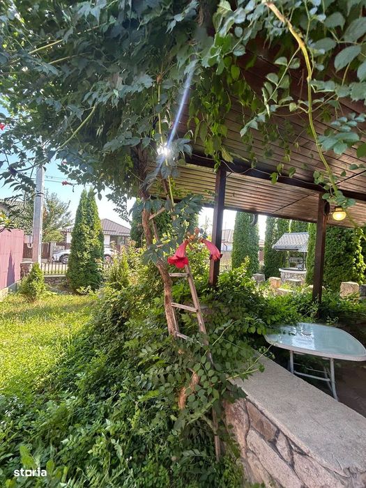De vanzare casa la 5 min de Roman, 3 camere,teren de 817mp,Pret 99000e