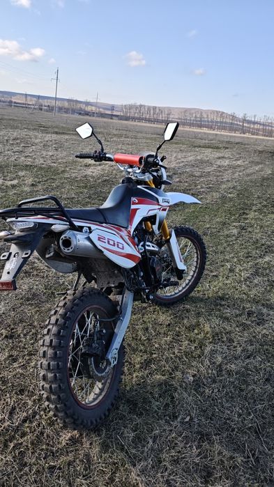 Продам эндуро 200 куб
