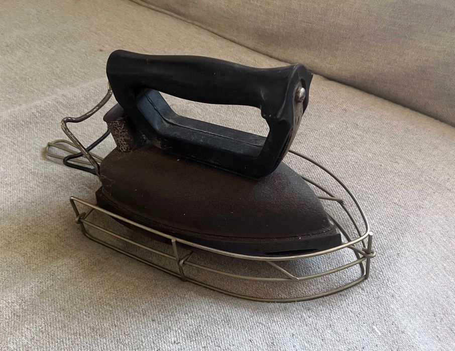 Fier de calcat vechi romanesc 220V model clasic comunist