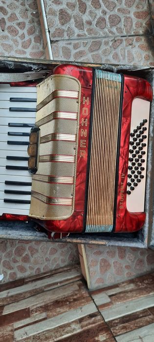 Акордеон.      Hohner Student IV