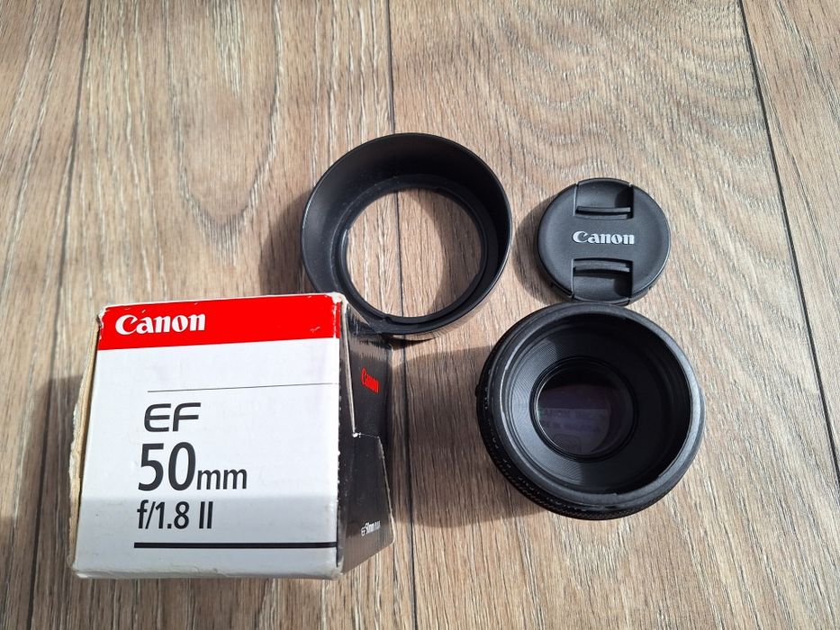 Obiectiv Canon 50mm ll + parasolar si cutie
