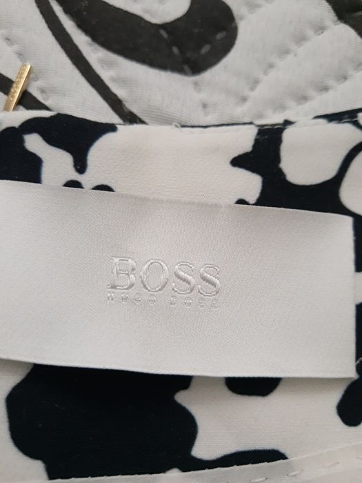 Оригинална Рокля HUGO BOSS НАМАЛЕНА на 50 лв.